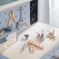 Miniatyrbild 2 av 4: ROBA Barnarbetsbänk i trä med justerbar höjd + 27 pysselbitar - grått och vitt