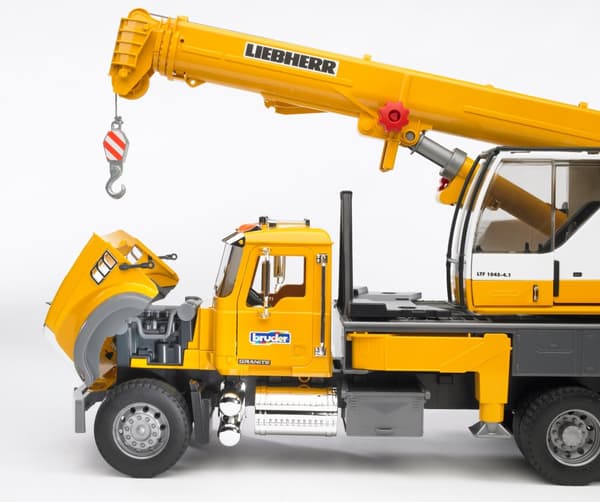 Mack Granite Liebherr BRUDER 02818 Profi-sarja 1:16