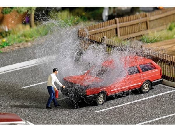 Busch 7881 H0 Personbil model Volkswagen Passat motorbrand med figur