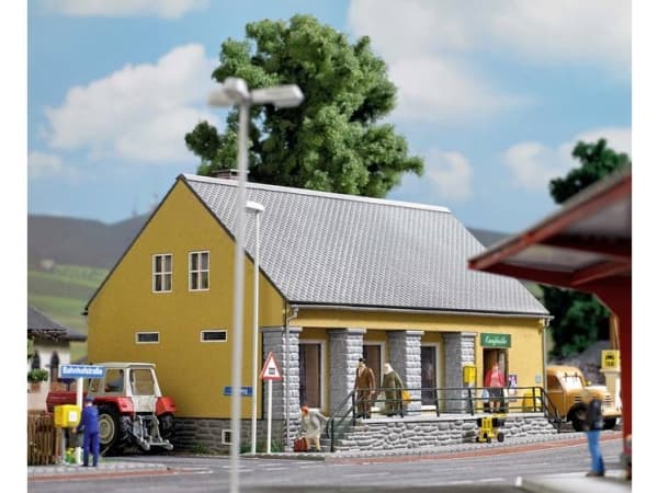 Landvare-hus H0 Busch 1381