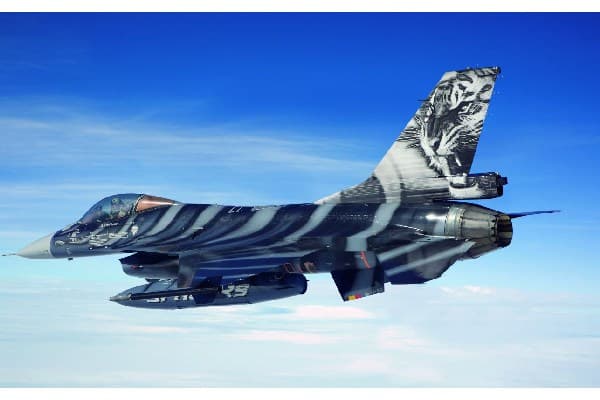 Revell Plastmodell NATO Tiger Meet-fly i gave