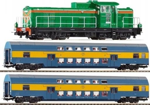 PKP persontåg med SM42 + våningsvagnar