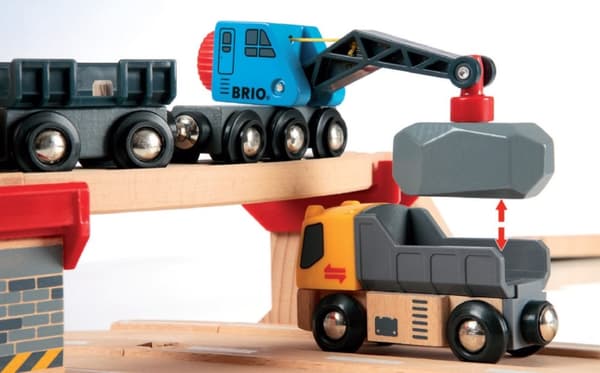 Brio World 33210 - Rail &amp; Road Lastesett for jernbane og vei