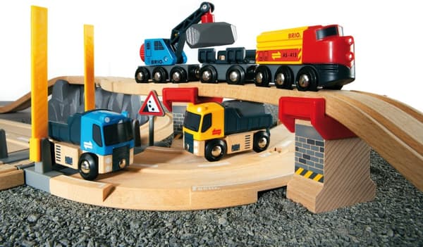 Brio World 33210 - Rail &amp; Road Lastesett for jernbane og vei