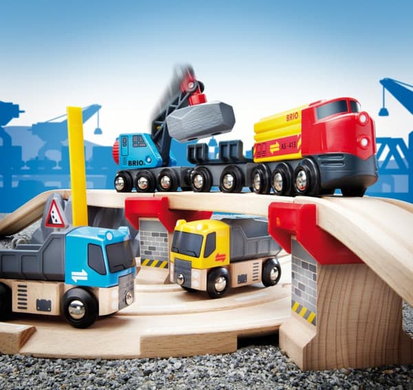 Brio World 33210 - Rail &amp; Road Lastesett for jernbane og vei