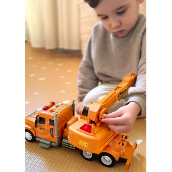 Interaktiivinen WOOPIE-nosturiauto liikkuvalla koukulla mittakaavassa 1:14