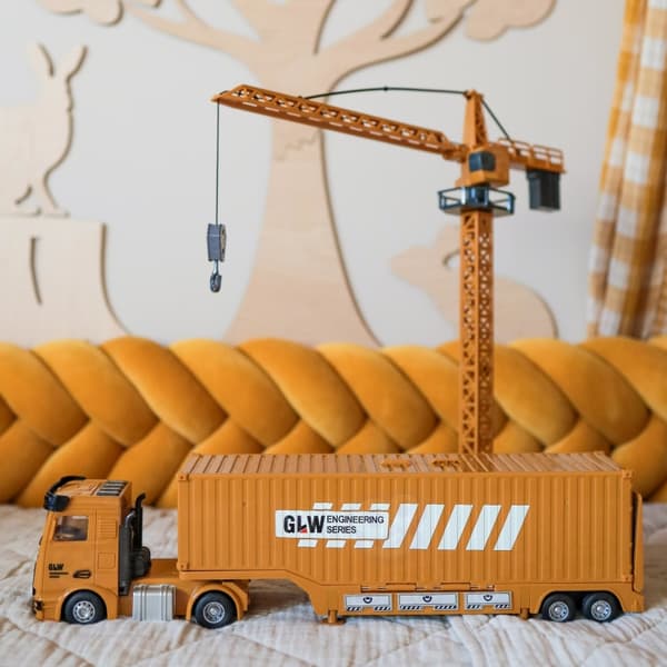WOOPIE Truck 6-in-1 rakennussarja nosturilla, jousilla ja tarvikkeilla