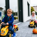 Miniatyrbillede 9 af 11: FALK JCB Orange Traktor med Trailer fra 1 år