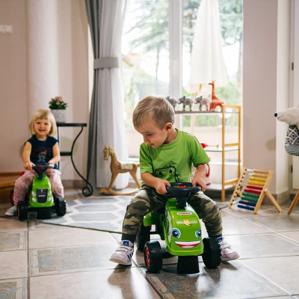 FALK Baby Claas Grøn Traktor med Trailer + Tilbehør fra 1 år
