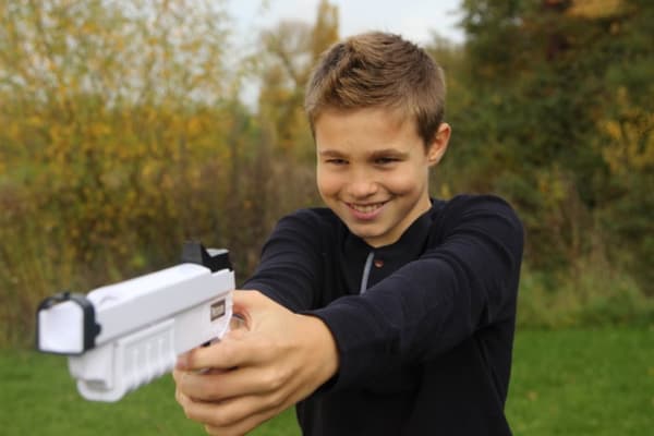 Stealth-pistol med 12 pilar