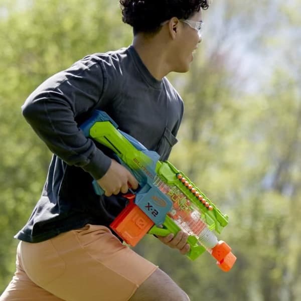 Nerf Elite 2.0 Double Punch Motorized Blaster, snabba fram- och återgående pipor, 50 Nerf Elite Dart, 2 10-Dart magasin, från 8