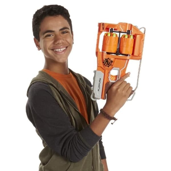 NERF - Zombie Strike - FlipFury Blaster med 2 utbytbara 6-dartpipor och 12 pilar NERF - Zombie Strike Elite