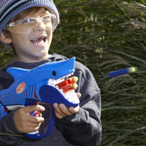 Nerf Junior Wild Sharkfire-blaster, lättanvänd, 8 Nerf Elite-pilar, från 6 år
