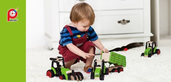 Pintoy Traktor med  vagn Träleksak