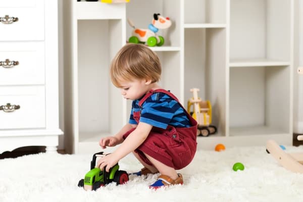 Pintoy Traktor med  vagn Träleksak