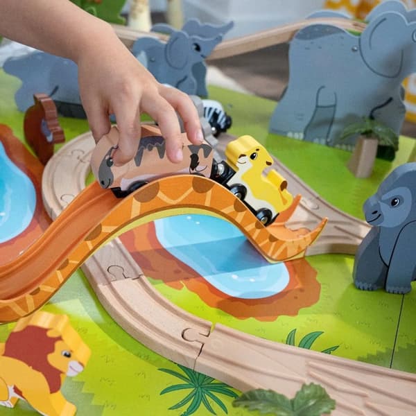 Kidkraft Adventure Tracks Saferi Tåg lekbord m. tillbehör
