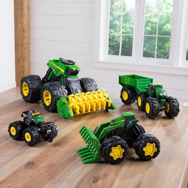JOHN DEERE tractor with wagon, 47353