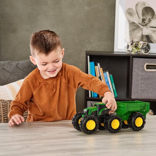 JOHN DEERE tractor with wagon, 47353