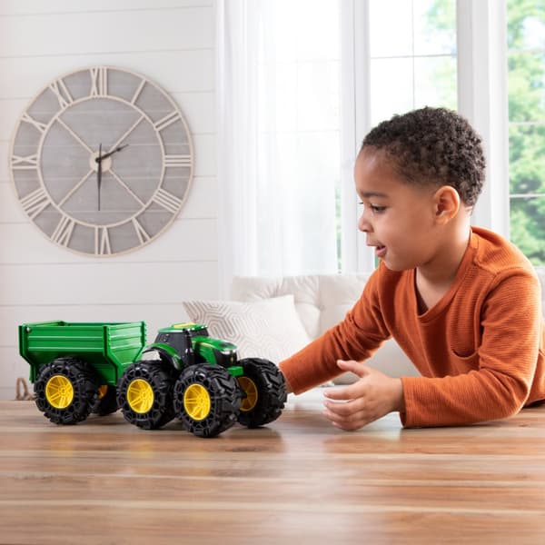 JOHN DEERE tractor with wagon, 47353