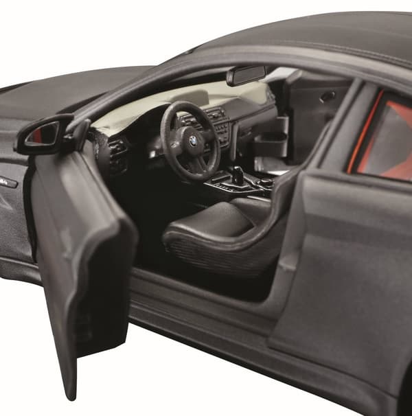 Model metalowy BMW M4 GTS 1:24 do składania
