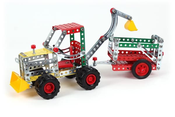 Byggesæt metaltraktor med trailer til montering af Constructor 4876