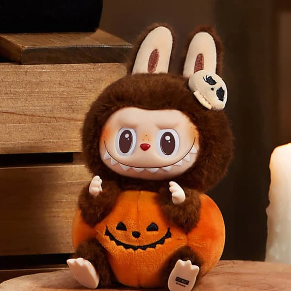 Pop Mart Labubu Halloween Sittende Gresskar 17,5 cm