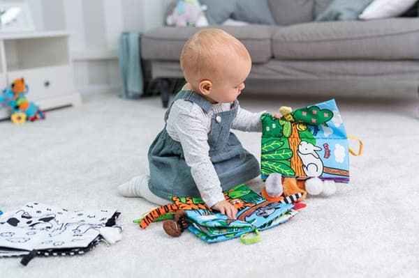 Bok med svansar Fluffiga djur, Jolly Baby