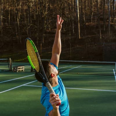 Spela tennis och badminton