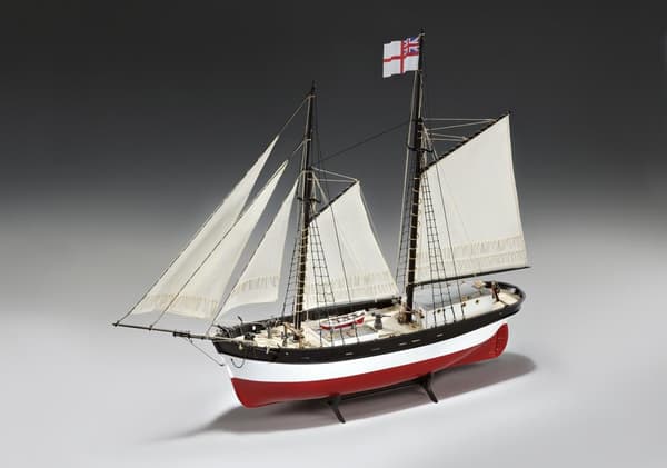 Amati - Hunter Q-Ship 1:60
