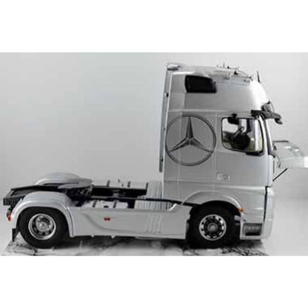 Italeri 510003905 Mercedes Benz Actros MP4 Gigaspace Lastbilsmodell byggsats 1:24