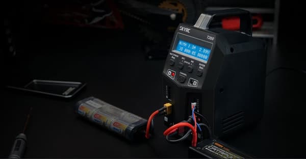 SkyRC T200 12 / 220V 2x100W Computeroplader