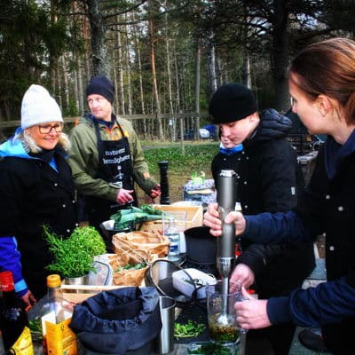 Matlagning ute i naturen