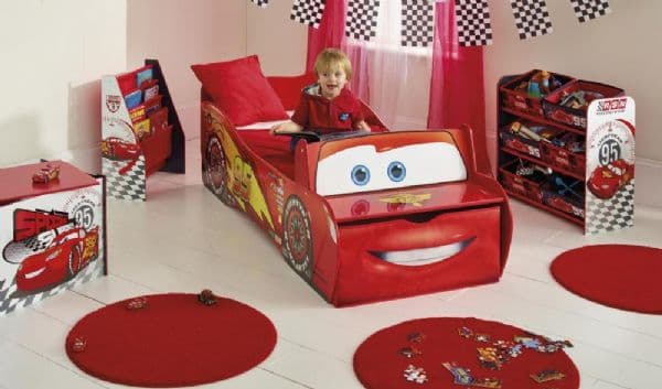 Blixten McQueen juniorsäng utan madrass