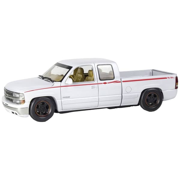 Revell 14538 1999 Chevy® Silverado® Street Pickup Bilmodell byggsats 1:25