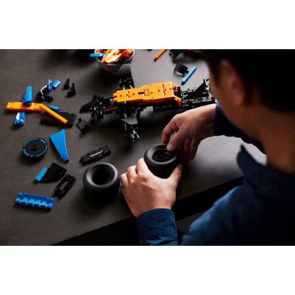 LEGO Technic 42141 - McLaren Formula 1™ Race Car