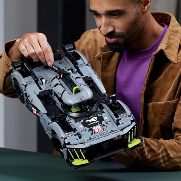 LEGO Technic 42156 - PEUGEOT 9X8 24H Le Mans Hybrid Hypercar
