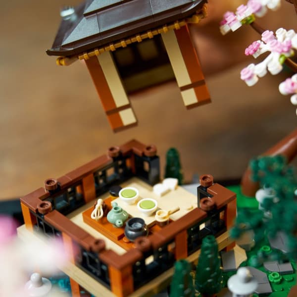 LEGO Icons 10315 - Rauhallinen puutarha