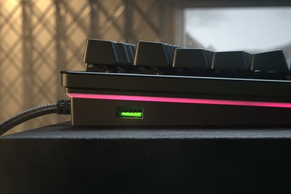 Razer Huntsman V2 Analog (Analog Switch), Optical Gaming Keyboard, US Layout, Doubleshot PBT Keycaps, Sound Dampening Foam, Razer Chroma™ RGB, Up to 8
