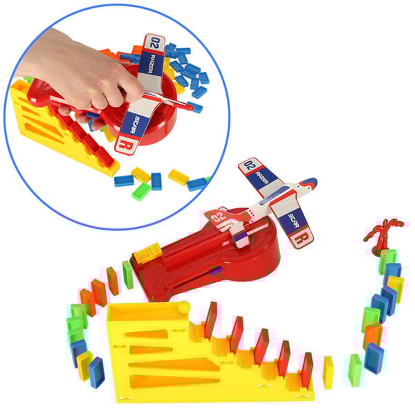 Pedagogiskt spel domino blockerar launcher plan med trappor och boll set