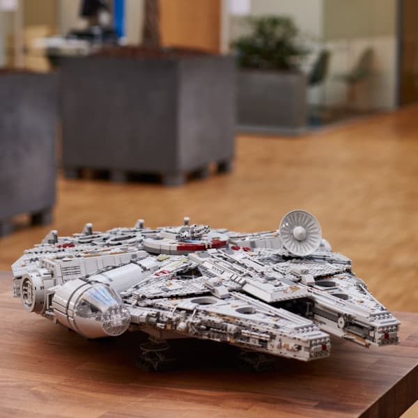 LEGO Star Wars UCS Millennium Falcon 75192