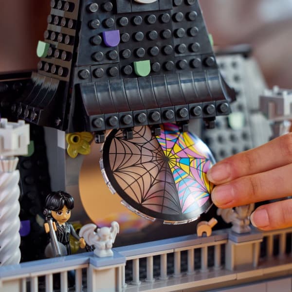 LEGO Wednesday: Wednesday & Enids korridorsrum Gåvoset 76781