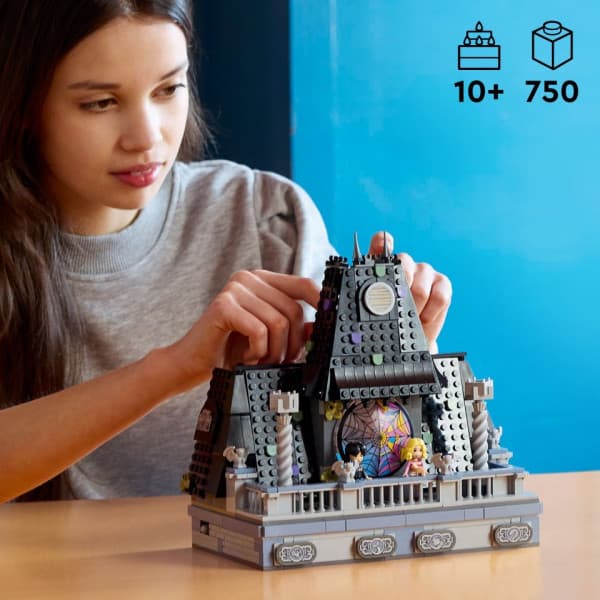 LEGO Wednesday: Wednesday & Enids korridorsrum Gåvoset 76781