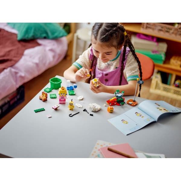 LEGO Super Mario 71441 - Interaktiivisen LEGO® Peach™ hahmon seikkailut