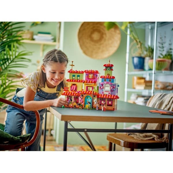 LEGO® | Disney Encanto Familien Madrigals magiske hus 43245