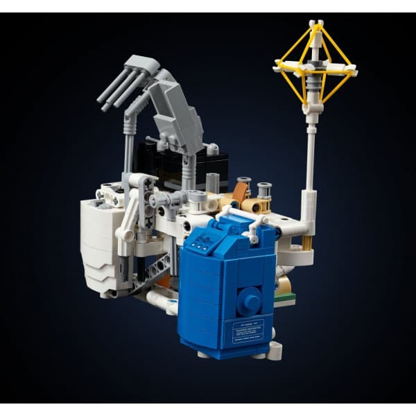 LEGO Technic NASA Apollo Lunar Roving Vehicle – LRV 42182