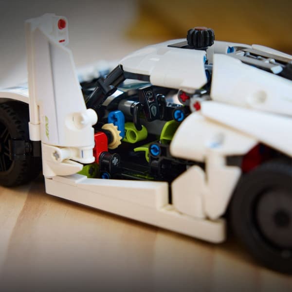 LEGO Technic Koenigsegg Jesko Absolut vit hyperbil 42184