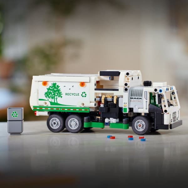LEGO Technic Mack LR Electric sopbil 42167