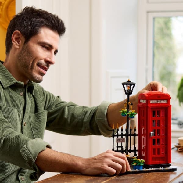 LEGO Ideas Röd telefonkiosk i London Set 21347