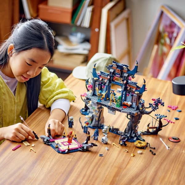 LEGO NINJAGO Vargmaskernas skuggdojo Lekset 71813
