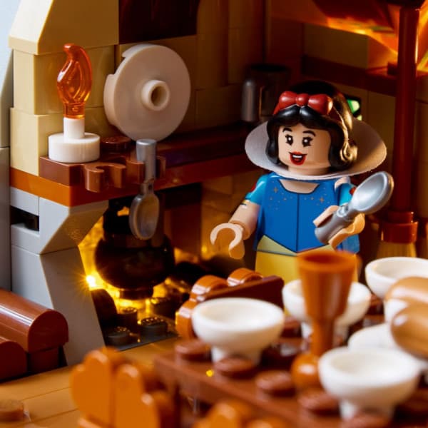 LEGO Disney Snövits och de sju dvärgarnas stuga 43242
